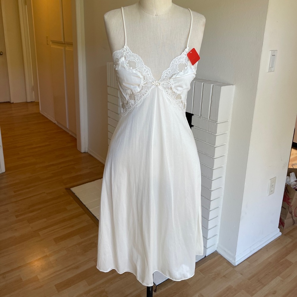Adorable Vintage Lace Mini/Midi Dress